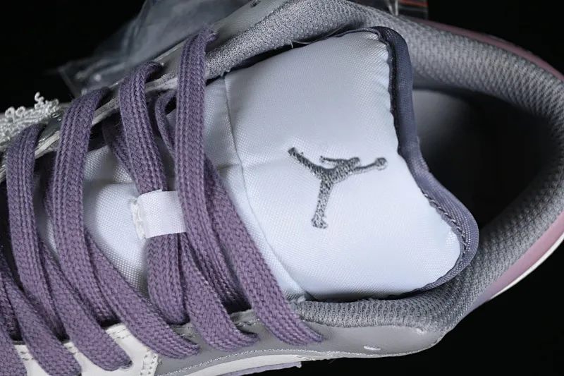 All categories Air Jordan Jordan series basketball shoes Air Jordan 1 Low Air Jordan 1 Low AJ1 Joe 1 Panda Prank Modern Wei Realm Gray Series Medal of the Rose Low-top cultural retro basketball shoes 553560-053